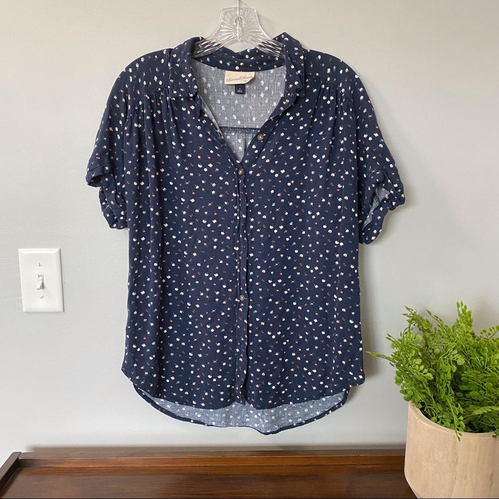 Universal Thread Floral ButtonUp - Picture 2 of 4